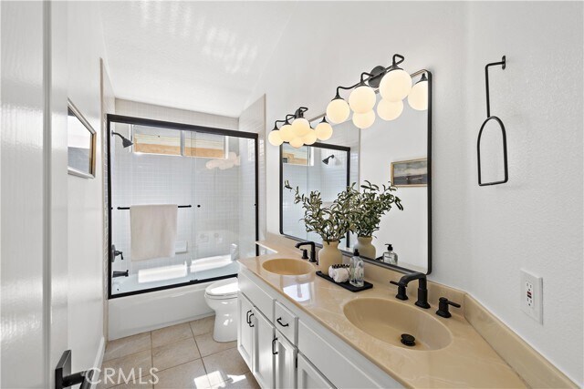Building Photo - 10 Novilla
