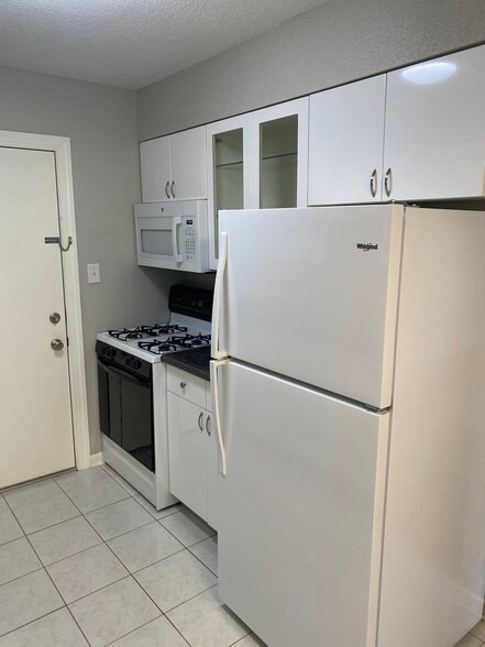 Kitchen - 7335 W 157th St