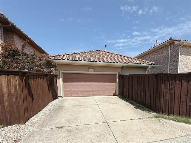 Building Photo - 722 Arbol