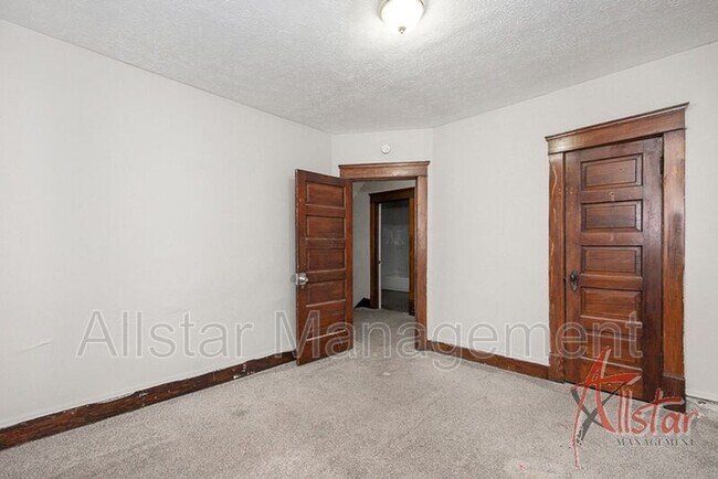 Building Photo - 2045 W 89th St