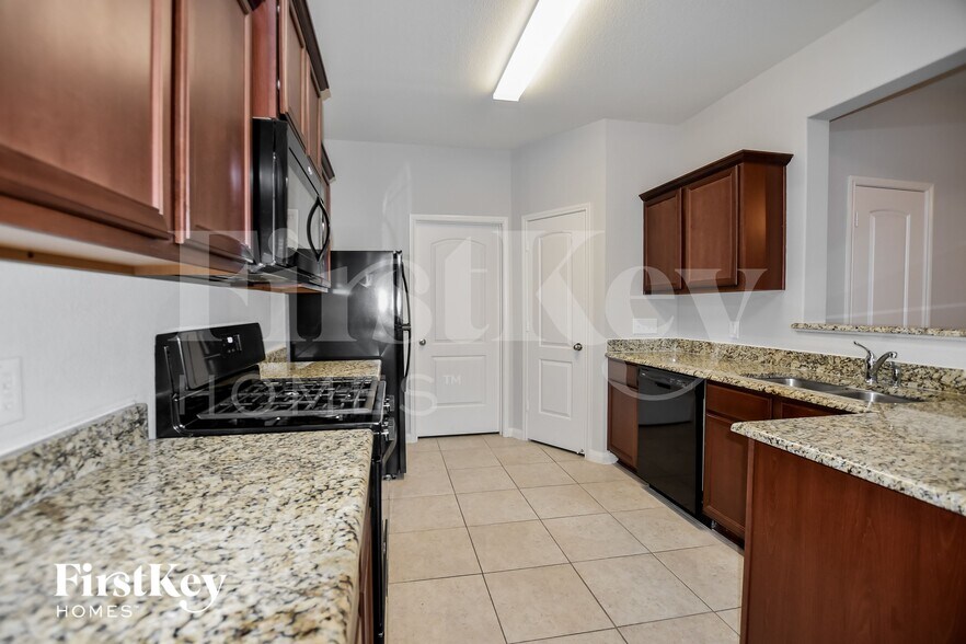 Building Photo - 9005 Woodfern Dr