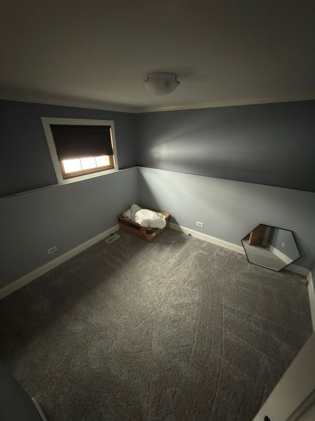 Building Photo - 560 Glen Pl