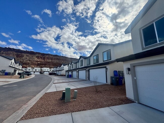 Building Photo - Brand New Long Valley Town home!!