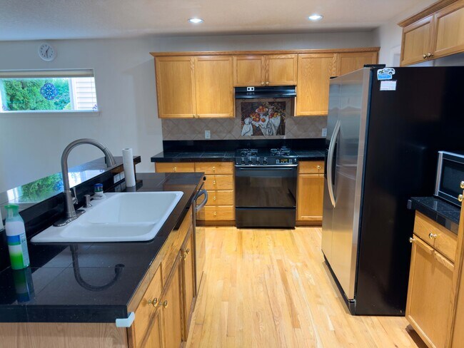 Building Photo - 4630 NW White Mountain Terrace