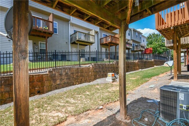 Building Photo - 2201 Landing Walk Dr