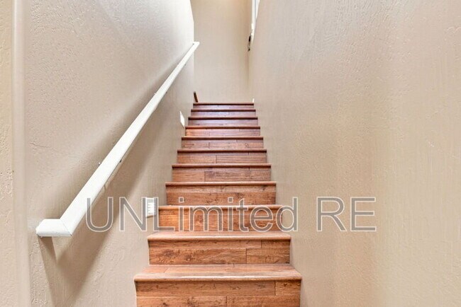 Building Photo - 2455 W Silverton Dr