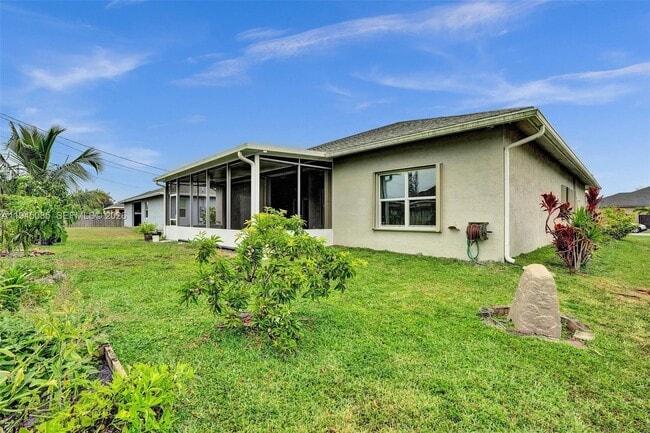 Building Photo - 126 NW Heather St