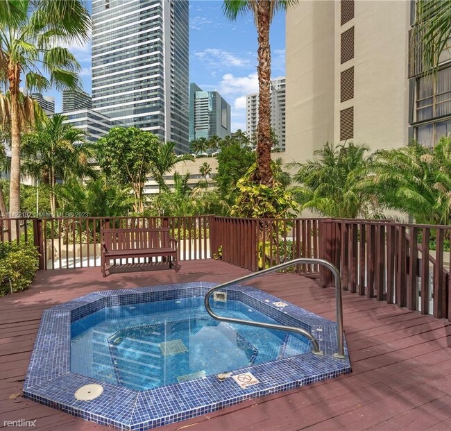 Building Photo - 3 br, 3 bath Condo - 1450 Brickell Bay Dr ...