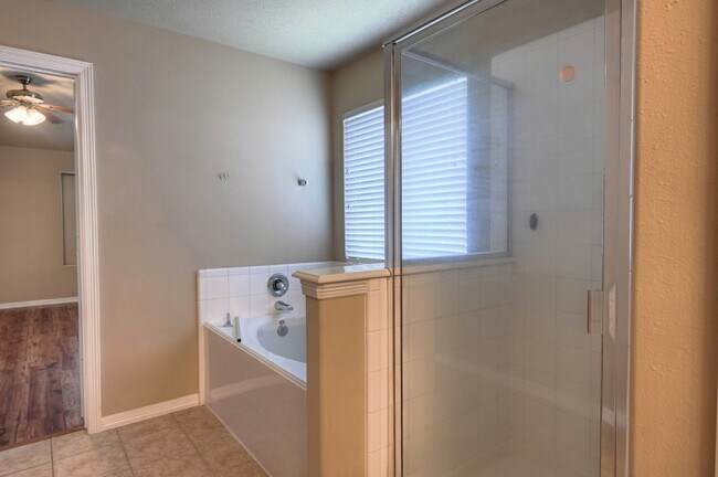 Building Photo - 21803 Manor Ct Dr