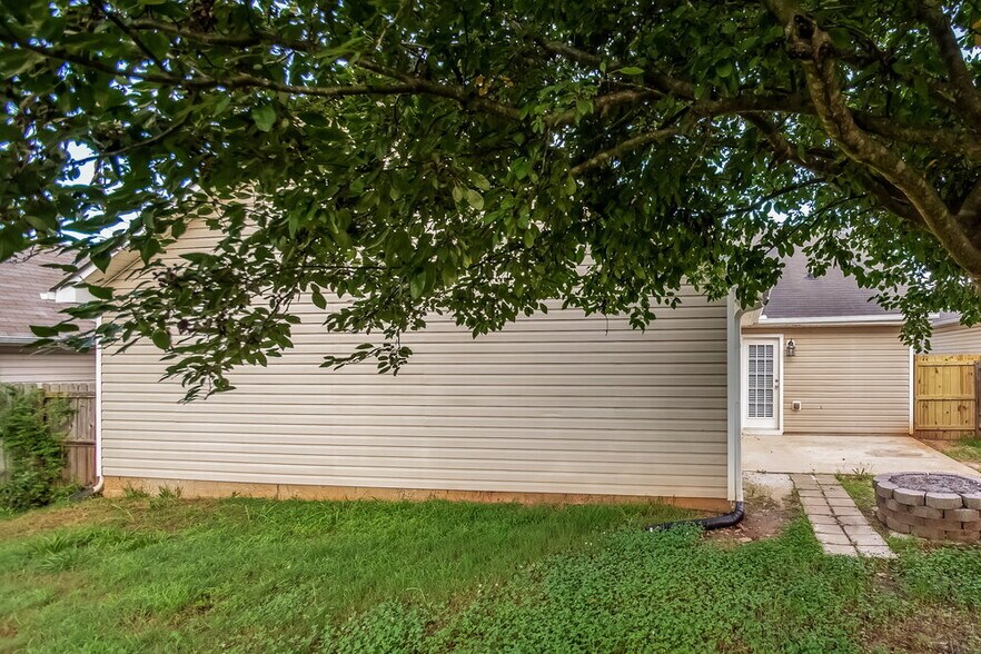 Building Photo - 5035 Yellow Pine Dr