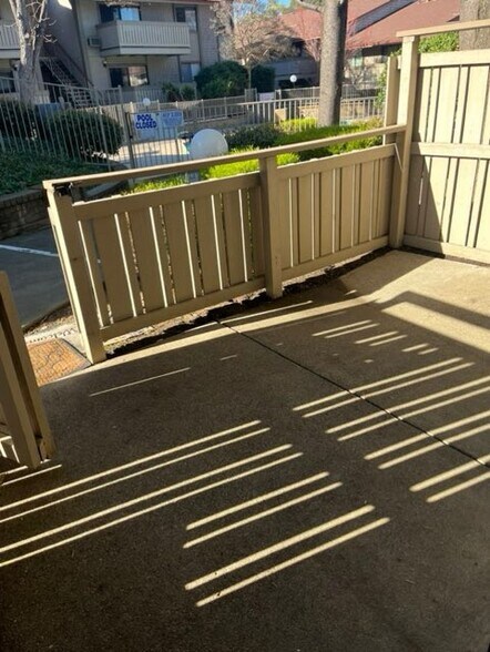 Building Photo - 100 Kinross Dr