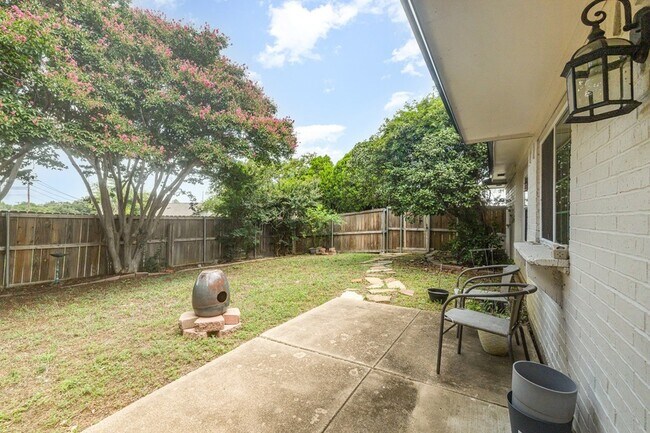 Building Photo - 1700 Delaford Cir