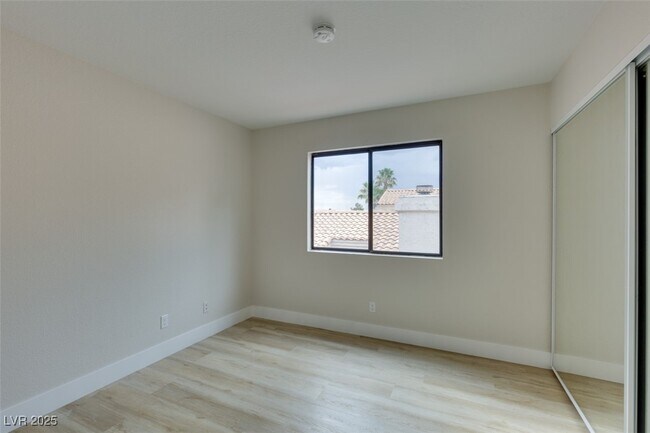 Building Photo - 2337 Chatfield Dr