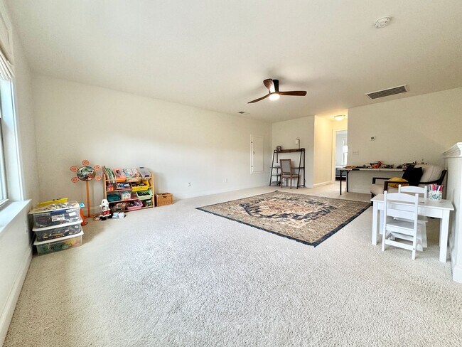 Building Photo - 4 Bedroom Home with Office in Walking Distance to Schools