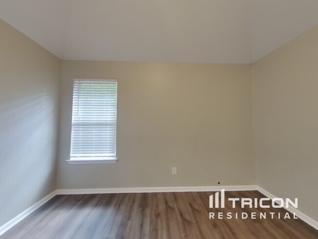 Building Photo - 4550 Talon Way