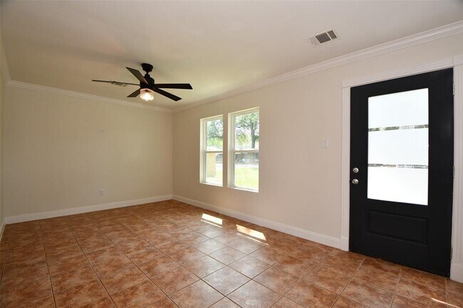 Building Photo - 10946 Fullerton Dr