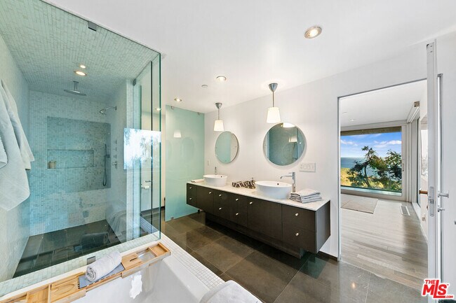 Building Photo - 21766 Azurelee Dr