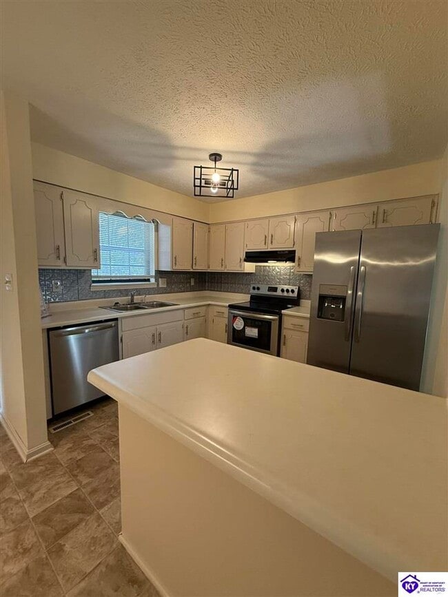 Building Photo - 105 Candy Ct