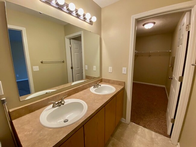 Building Photo - COMING SOON!! Stunning 4 Bedroom 2.5 Bathr...