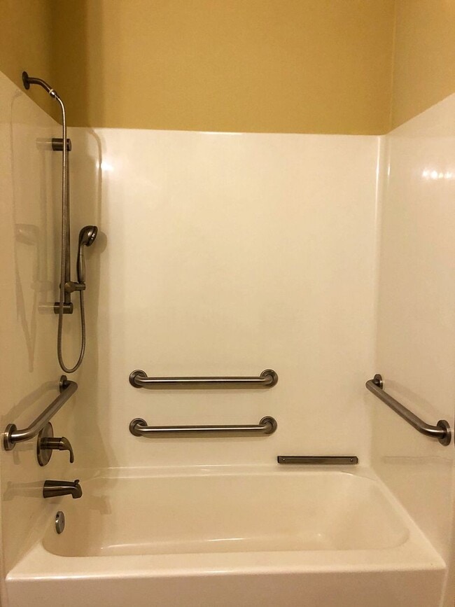 Building Photo - 2009 Cable Ave