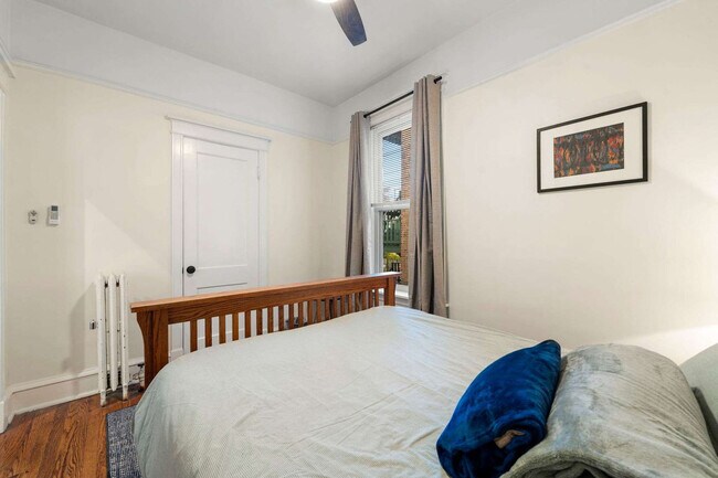 Building Photo - 6229 N Wayne Ave