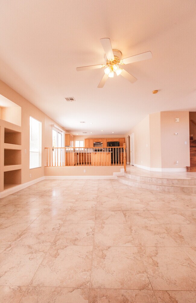 Building Photo - Beautiful 2 Story 4 Bedroom home
