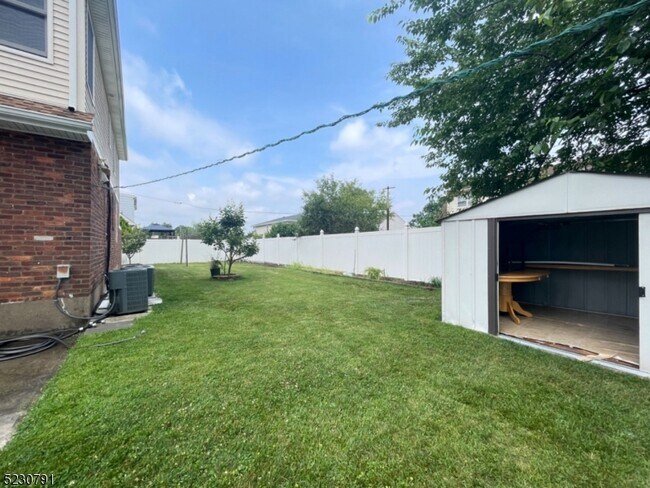 Building Photo - 39 Hillman Dr