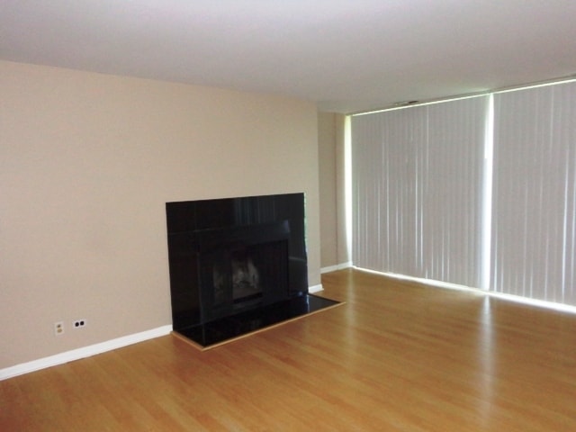 Building Photo - 5810 Oakwood Dr