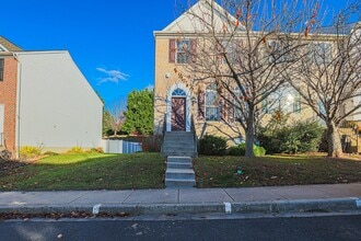 Building Photo - 641 Kirkcaldy Wy