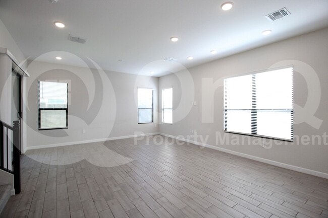 Building Photo - 4817 E St John Rd