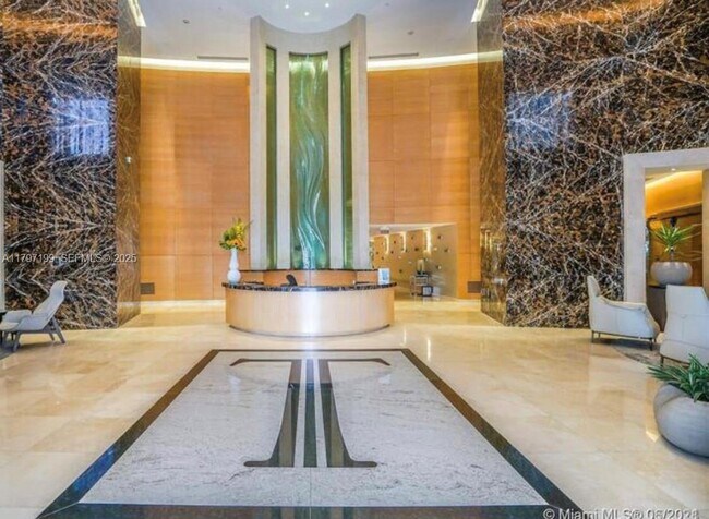 Building Photo - 16001 Collins Ave