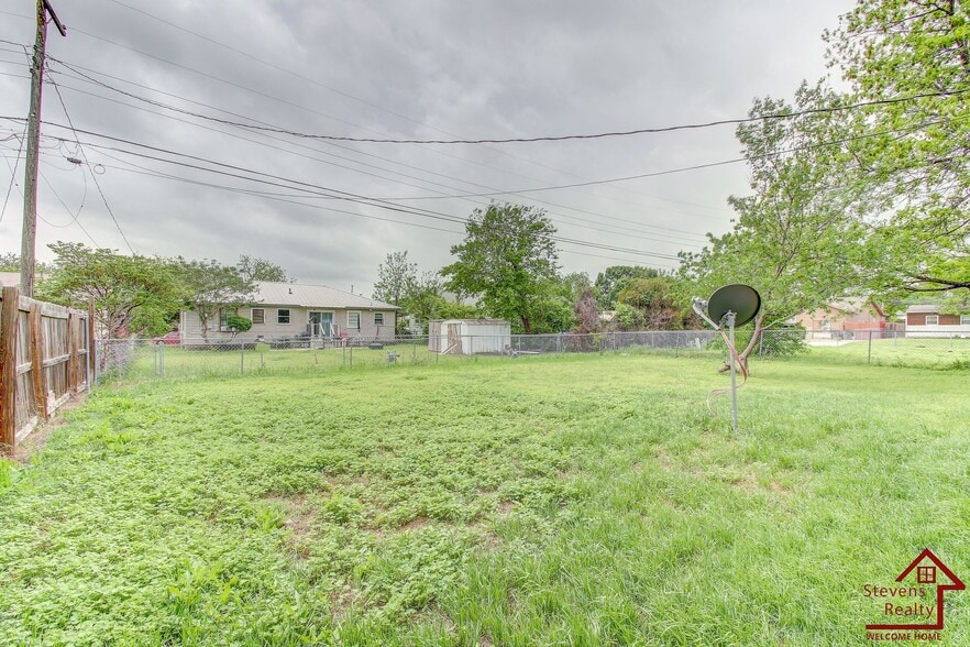 Building Photo - 1436 NW Ozmun Ave