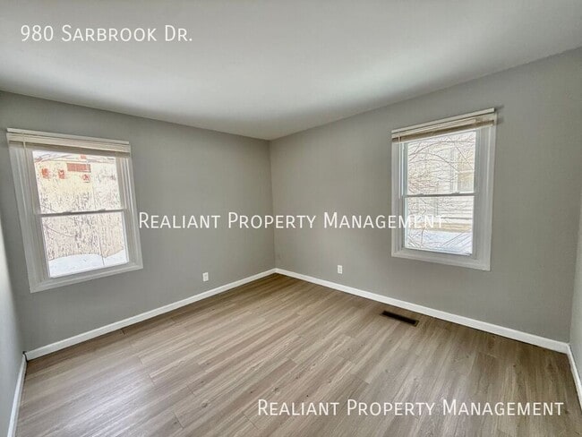 Building Photo - 980 Sarbrook Dr