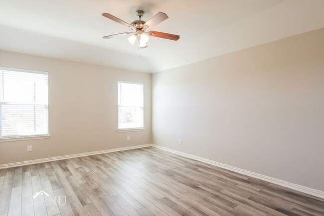 Building Photo - 11010 Yonder Flts