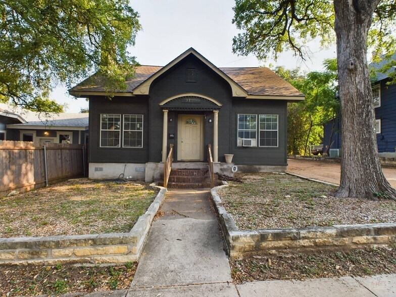 Primary Photo - 1100 W 22nd St