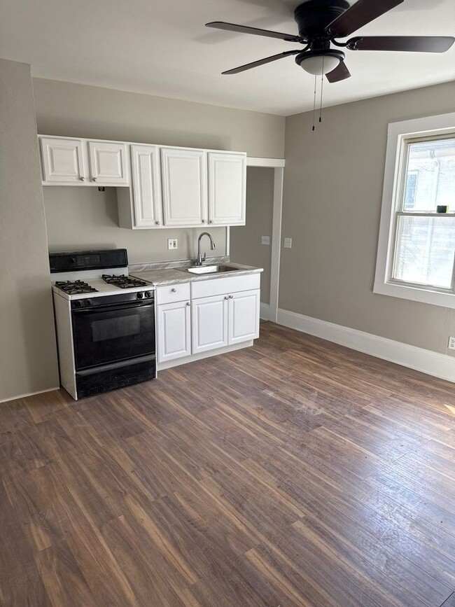 Building Photo - 3616 East 59