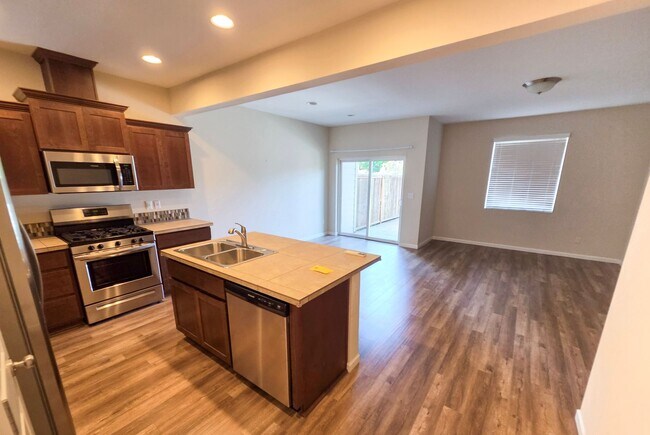 Building Photo - 5725 Karen Lynn Loop S
