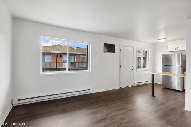 Building Photo - 720 S Nelson Ave