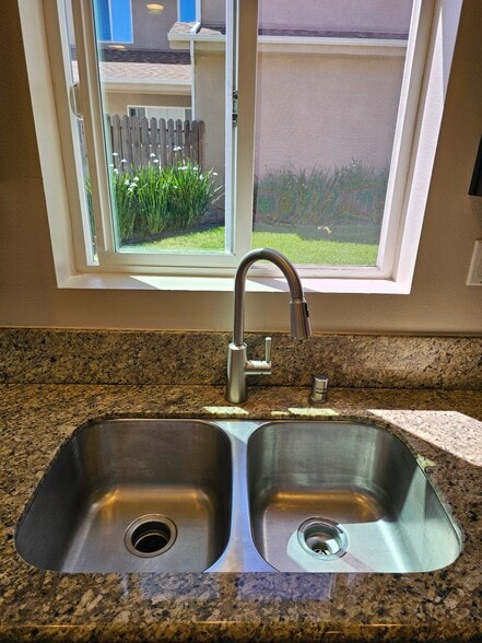 Building Photo - 6649 Cleon Ave