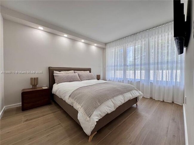 Building Photo - 10230 Collins Ave