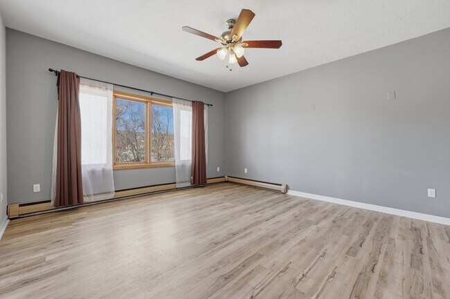 Building Photo - 586 Franklin St