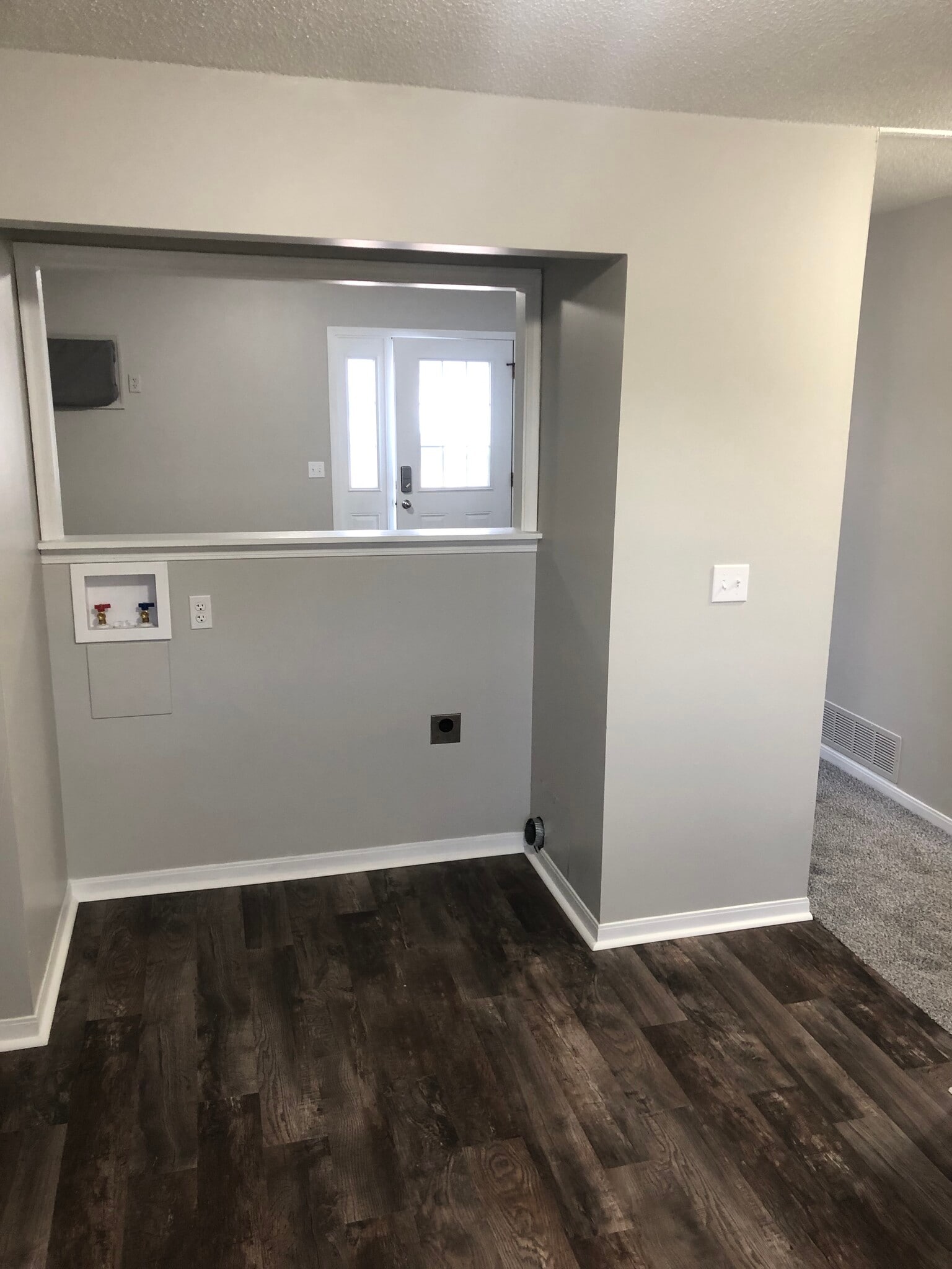 Washer/drier hookup - 1015 Ebersole Blvd