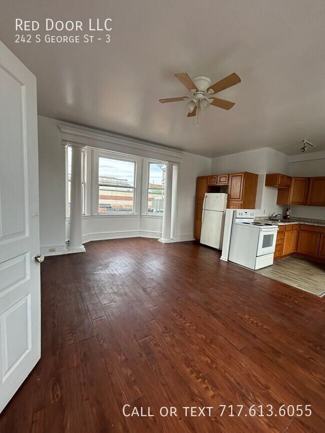 Primary Photo - 242 S George St