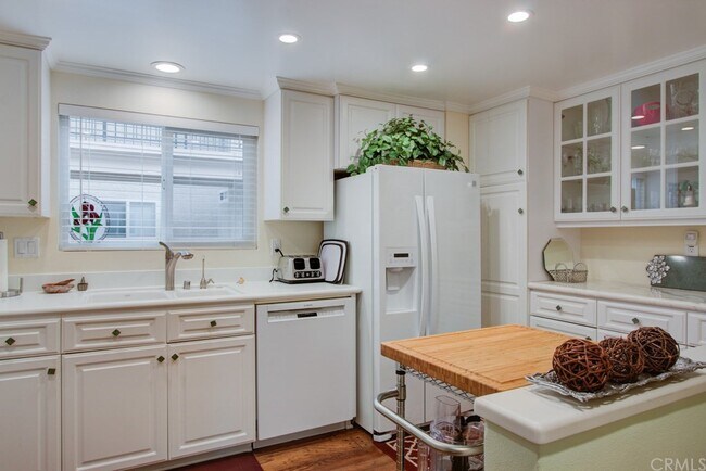 Building Photo - 5500 Paseo Del Lago W