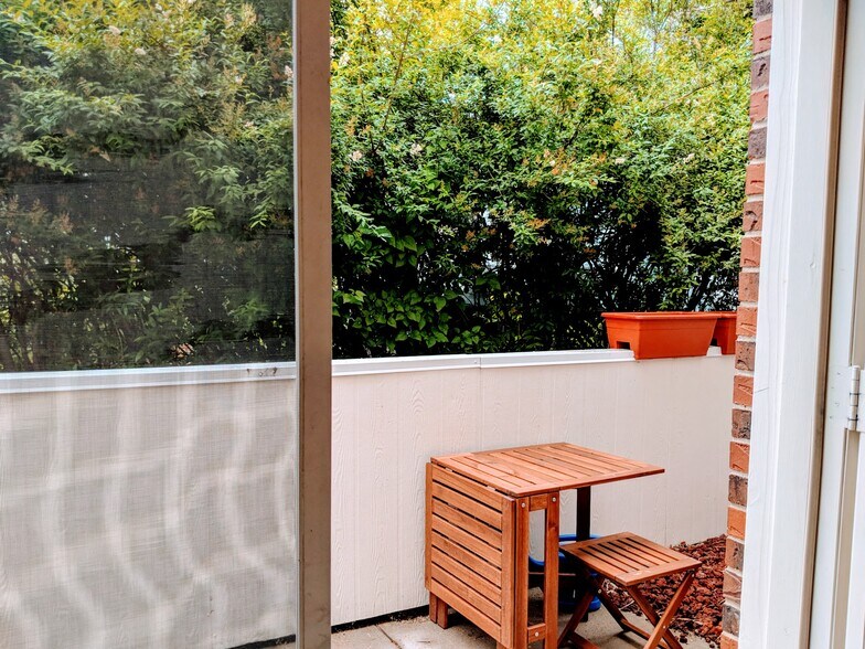 Building Photo - 1111 Maxwell Ave #123