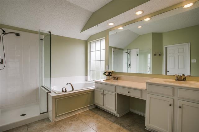 Building Photo - 1404 Honey Locust Dr