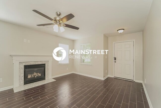 Building Photo - 3 Bedroom Pet-Friendly Home in Charlotte, NC with Main Street Renewal