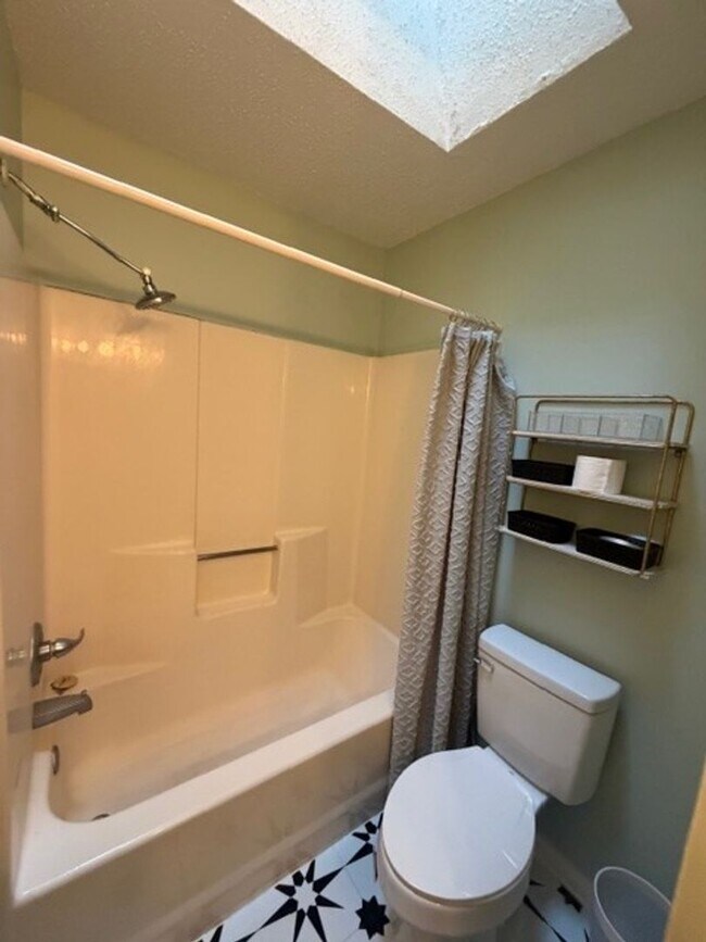 Building Photo - 801 Seawinds Ln