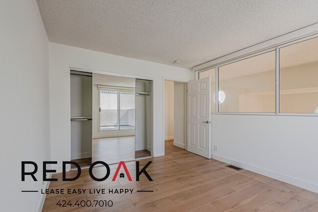 Building Photo - 884 Palm Ave