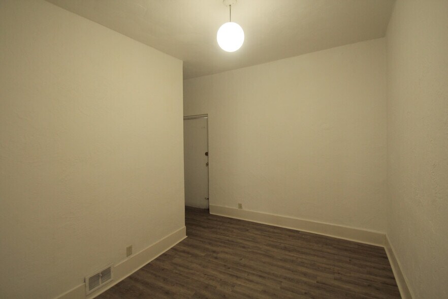 Building Photo - 419 Peebles St